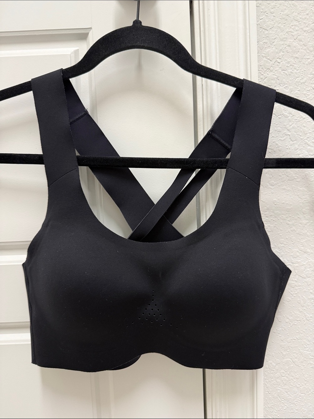 Brooks Women’s Black Cross-Back Sports Bra